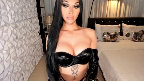 Snapshot of _enchantress_samira_ chatting on February 8, 7:04 am GODDESS SAMIRA online show from February 8, 7:04 am