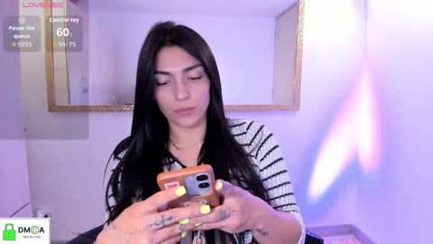 Snapshot of _ericavanderhill_ chatting on November 22, 4:33 am Erica Vanderhill online show from November 22, 4:33 am