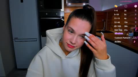 Snapshot of _eva_lee chatting on December 13, 5:21 pm Alice online show from December 13, 5:21 pm