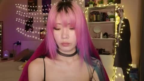 EveEva online show from March 1, 3:30 am