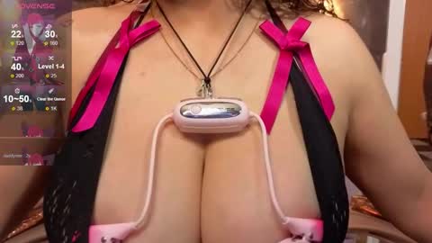 Snapshot of _evoni_b chatting on November 7, 9:04 pm evoni online show from November 7, 9:04 pm