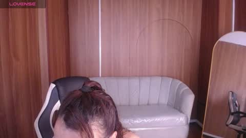 Snapshot of _evoni_b chatting on November 9, 12:47 pm evoni online show from November 9, 12:47 pm