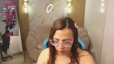 Snapshot of _evoni_b chatting on November 23, 12:49 pm evoni online show from November 23, 12:49 pm