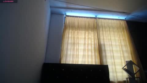 Snapshot of _exa_ chatting on December 21, 3:41 pm Exa help me position myself with your thumb up thanks online show from December 21, 3:41 pm
