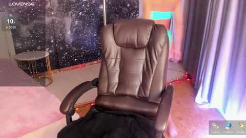 Snapshot of _f_r_a_u_ chatting on January 26, 1:09 am F R A U online show from January 26, 1:09 am