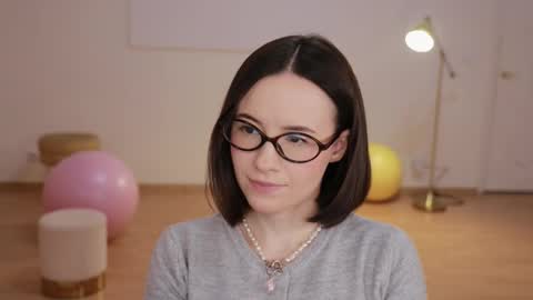 Essie  online show from October 13, 3:56 pm