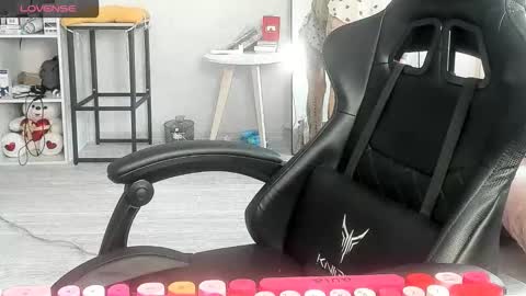 Snapshot of _feralberry__ chatting on October 29, 7:21 am Alis online show from October 29, 7:21 am