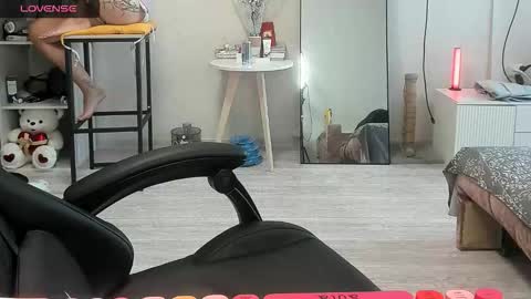 Snapshot of _feralberry__ chatting on November 7, 8:03 am Alis online show from November 7, 8:03 am