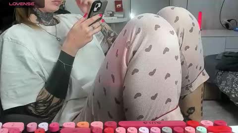 Snapshot of _feralberry__ chatting on November 11, 7:08 am Alis online show from November 11, 7:08 am