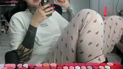 Snapshot of _feralberry__ chatting on November 12, 8:04 am Alis online show from November 12, 8:04 am