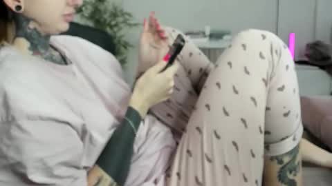 Snapshot of _feralberry__ chatting on November 26, 10:27 am Alis online show from November 26, 10:27 am