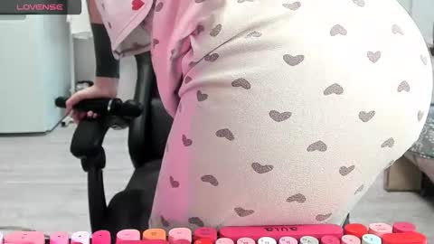 Snapshot of _feralberry__ chatting on December 14, 8:30 am Alis online show from December 14, 8:30 am