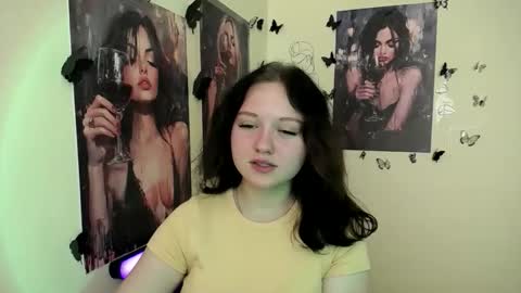 Snapshot of _foxy_lady chatting on September 23, 6:16 am Alice online show from September 23, 6:16 am