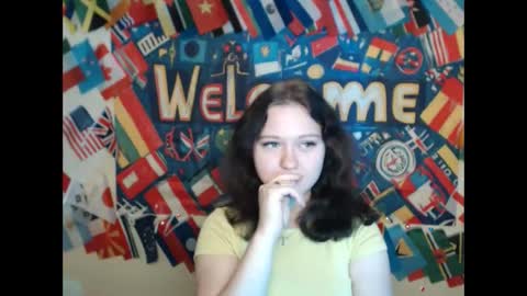 Snapshot of _foxy_lady chatting on October 14, 6:36 am Alice online show from October 14, 6:36 am