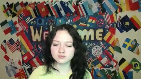 Snapshot of _foxy_lady chatting on December 18, 6:52 am Alice online show from December 18, 6:52 am