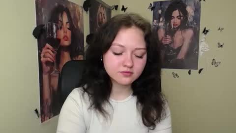Snapshot of _foxy_lady chatting on April 3, 6:22 am Alice online show from April 3, 6:22 am