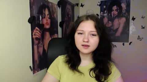 Snapshot of _foxy_lady chatting on April 9, 6:30 am Alice online show from April 9, 6:30 am