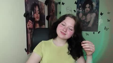 Snapshot of _foxy_lady chatting on April 22, 6:20 pm Alice online show from April 22, 6:20 pm