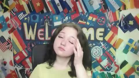 Snapshot of _foxy_lady chatting on April 25, 6:27 am Alice online show from April 25, 6:27 am