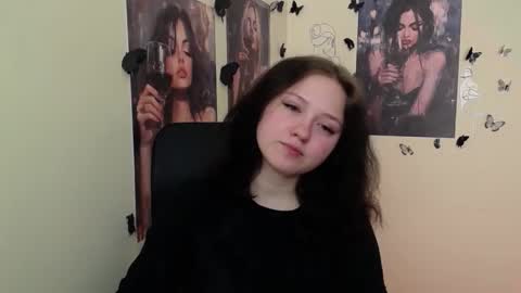 Snapshot of _foxy_lady chatting on April 27, 6:00 am Alice online show from April 27, 6:00 am