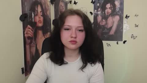 Snapshot of _foxy_lady chatting on April 29, 6:50 am Alice online show from April 29, 6:50 am