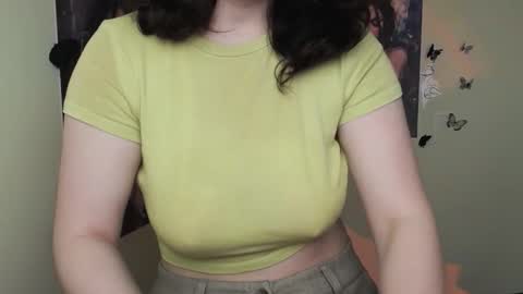 Snapshot of _foxy_lady chatting on April 30, 7:04 am Alice online show from April 30, 7:04 am