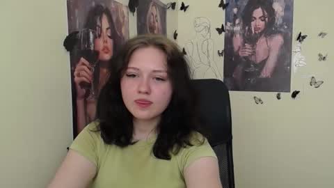 Snapshot of _foxy_lady chatting on May 8, 6:08 am Alice online show from May 8, 6:08 am