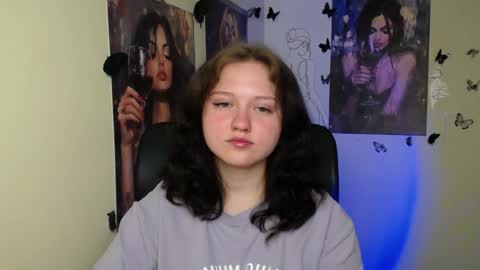 Snapshot of _foxy_lady chatting on May 13, 6:55 am Alice online show from May 13, 6:55 am