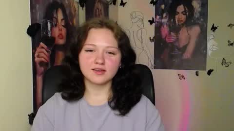 Snapshot of _foxy_lady chatting on May 14, 7:04 am Alice online show from May 14, 7:04 am