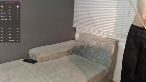 Laura  Juan online show from February 5, 2:26 pm