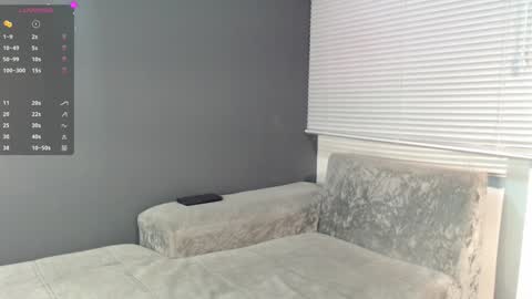 Laura  Juan online show from February 6, 2:26 pm