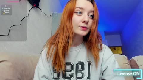 Snapshot of _hey_scarlett_ chatting on December 6, 7:21 am _hey_scarlett_ online show from December 6, 7:21 am