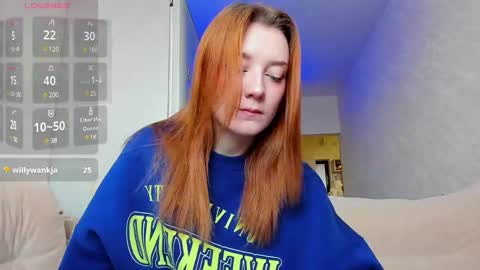 Snapshot of _hey_scarlett_ chatting on December 18, 7:04 am _hey_scarlett_ online show from December 18, 7:04 am