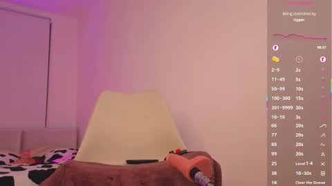 Snapshot of _holy_holes_ chatting on October 5, 6:39 pm Anastasia online show from October 5, 6:39 pm