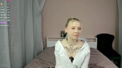 Snapshot of _innocent_soul_ chatting on December 18, 7:03 am Daisy online show from December 18, 7:03 am