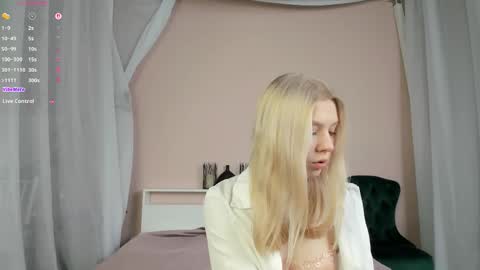 Snapshot of _innocent_soul_ chatting on December 19, 7:26 am Daisy online show from December 19, 7:26 am