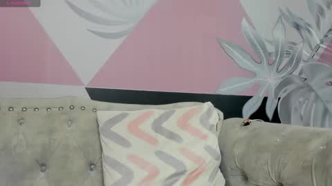 Snapshot of _iris_evans chatting on December 19, 2:24 pm _iris_evans online show from December 19, 2:24 pm