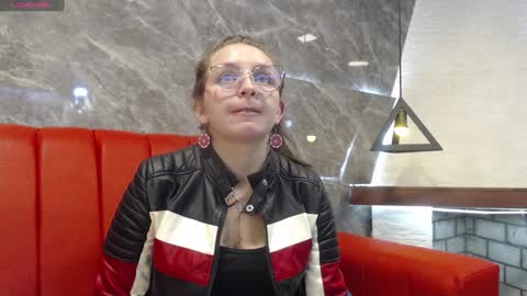 Isa online show from January 13, 2:21 pm