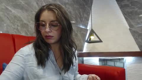 Isa online show from March 4, 2:42 pm