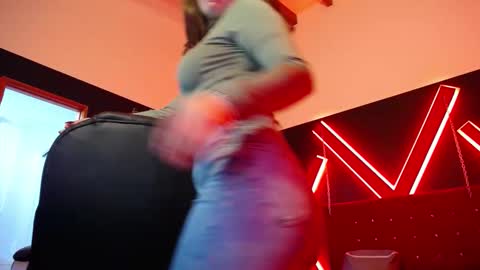 Isa online show from December 15, 11:36 am