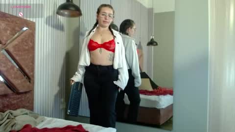 Isa online show from May 22, 1:17 pm