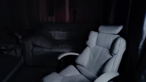 Snapshot of _iuiu_ chatting on December 19, 10:02 am UU online show from December 19, 10:02 am