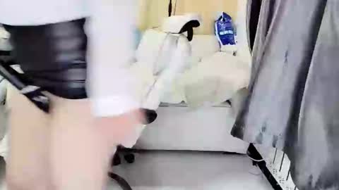 Snapshot of _iuiu_ chatting on January 19, 4:04 pm UU online show from January 19, 4:04 pm