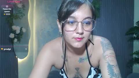 Annie online show from November 20, 7:13 pm