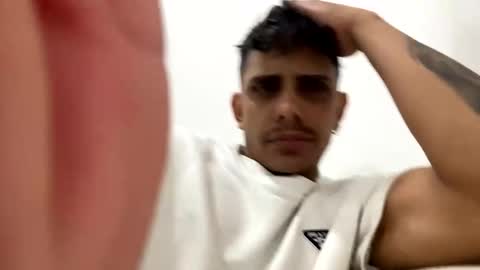 Snapshot of _jahtuzi_ chatting on January 3, 3:49 am JACKTUZZI instagram online show from January 3, 3:49 am