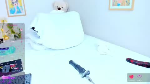 _jasminnee_ online show from May 1, 1:37 pm