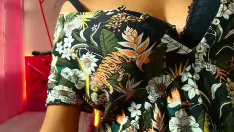 Snapshot of _jessi69_ chatting on December 12, 8:43 pm Jesica online show from December 12, 8:43 pm