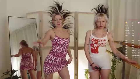 Lolly and Dora online show from November 22, 8:52 pm