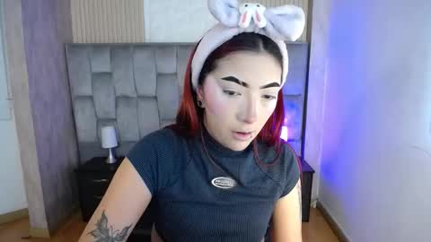 Mia online show from October 21, 2:18 pm