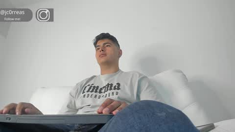 Snapshot of _juanes__ chatting on December 2, 1:57 pm _juanes__ online show from December 2, 1:57 pm